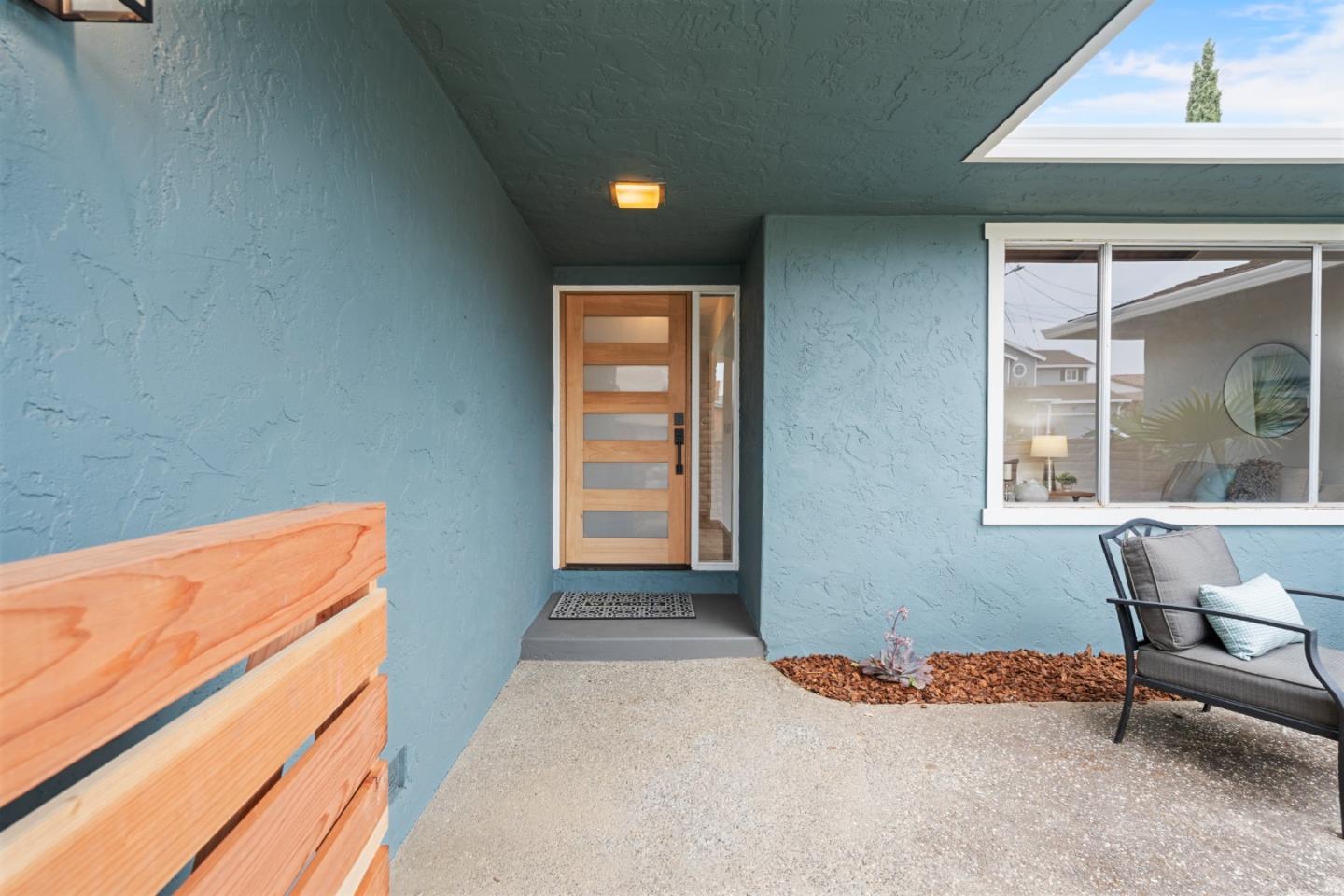 Detail Gallery Image 5 of 36 For 1941 Memorial Dr, Hollister,  CA 95023 - 3 Beds | 2/1 Baths