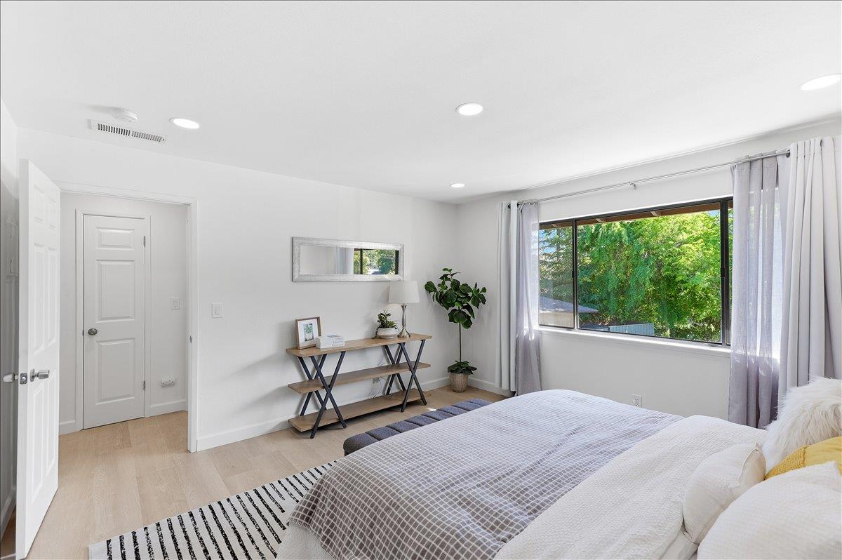 Detail Gallery Image 11 of 40 For 14347 Saratoga Ave #B,  Saratoga,  CA 95070 - 2 Beds | 2 Baths