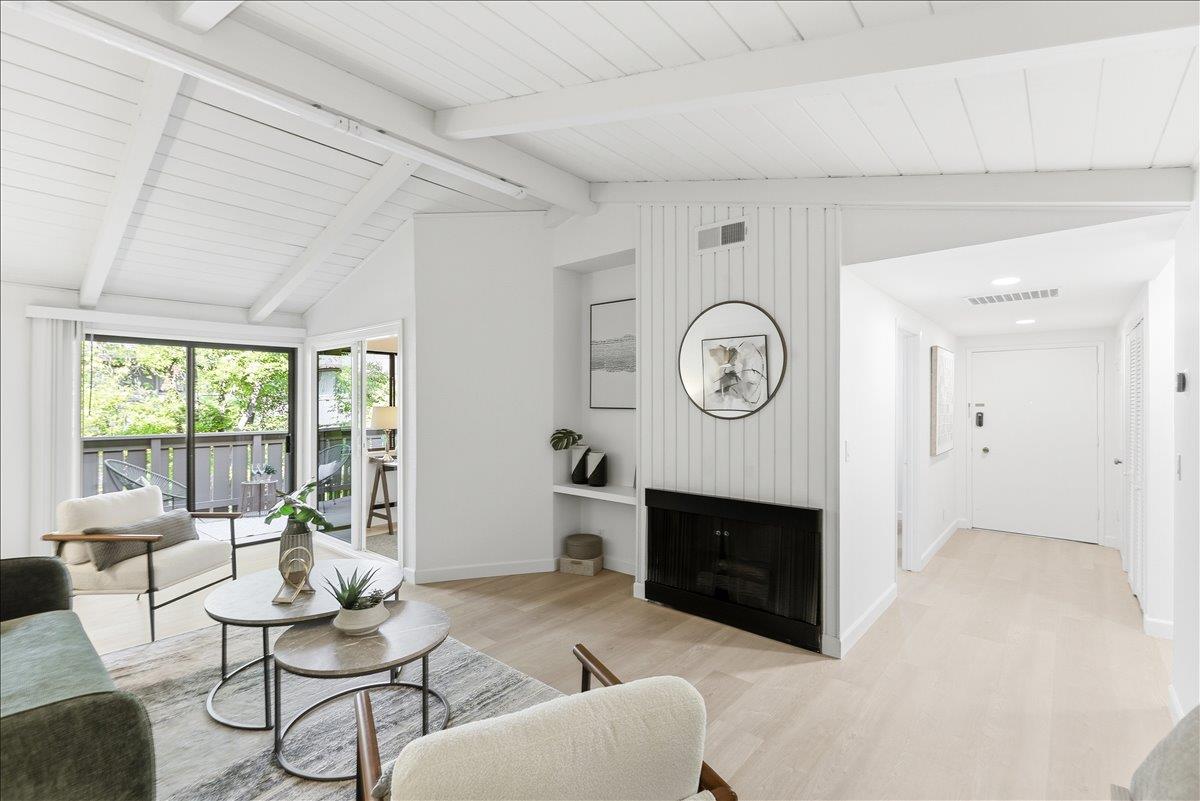 Detail Gallery Image 4 of 40 For 14347 Saratoga Ave #B,  Saratoga,  CA 95070 - 2 Beds | 2 Baths