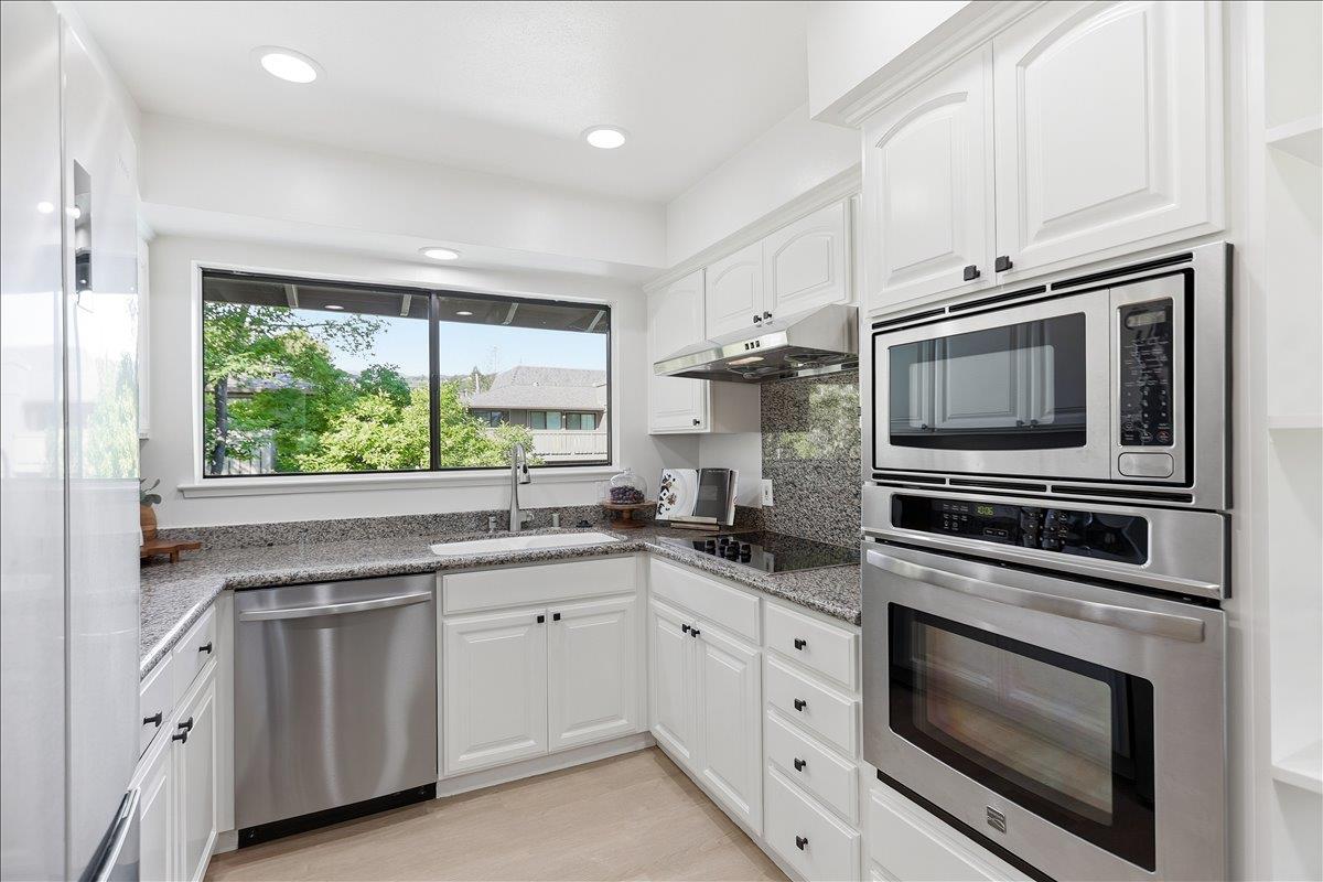 Detail Gallery Image 8 of 40 For 14347 Saratoga Ave #B,  Saratoga,  CA 95070 - 2 Beds | 2 Baths