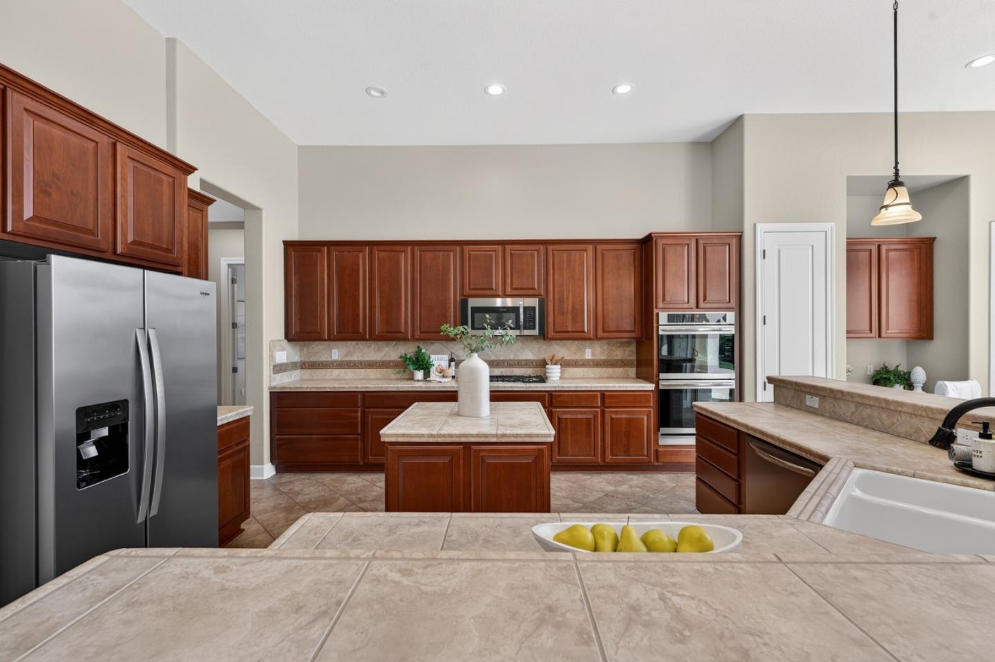 Detail Gallery Image 13 of 90 For 941 Wagon Wheel Ln, Lincoln,  CA 95648 - 3 Beds | 3/1 Baths