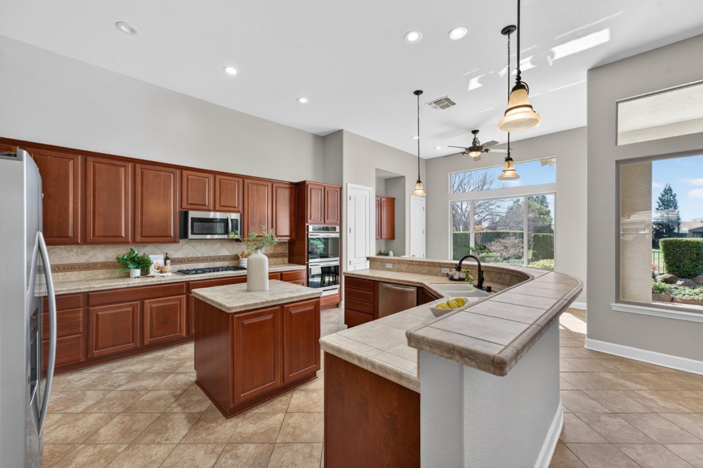 Detail Gallery Image 14 of 90 For 941 Wagon Wheel Ln, Lincoln,  CA 95648 - 3 Beds | 3/1 Baths