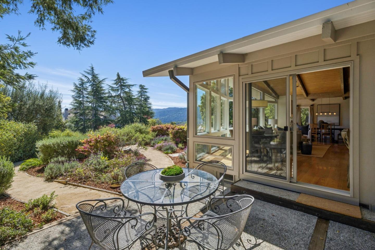 Detail Gallery Image 16 of 40 For 665 W Glen Way, Woodside,  CA 94062 - 3 Beds | 2 Baths