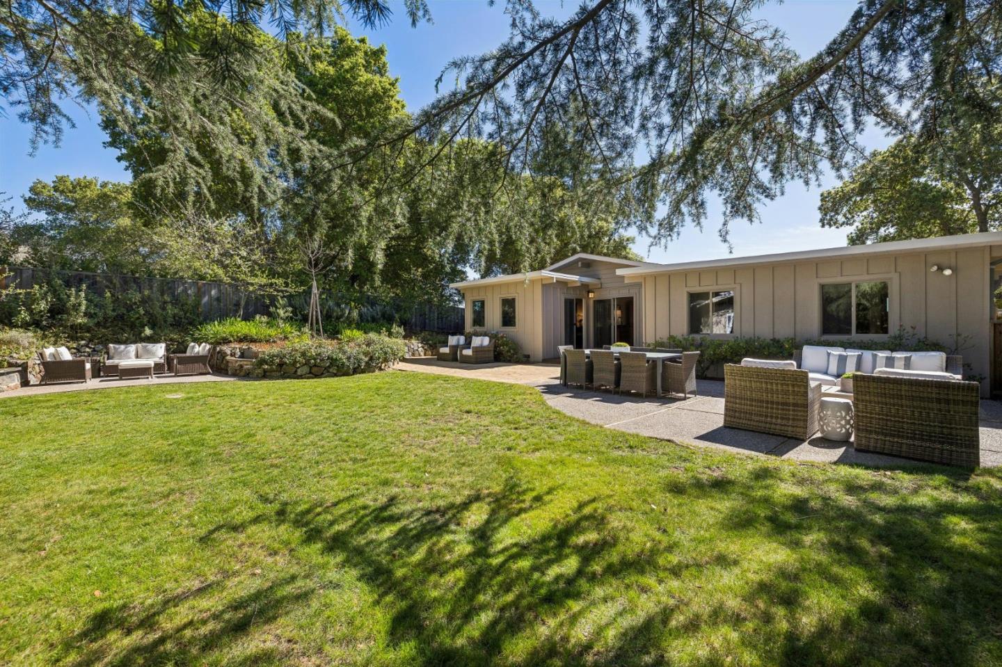 Detail Gallery Image 27 of 40 For 665 W Glen Way, Woodside,  CA 94062 - 3 Beds | 2 Baths