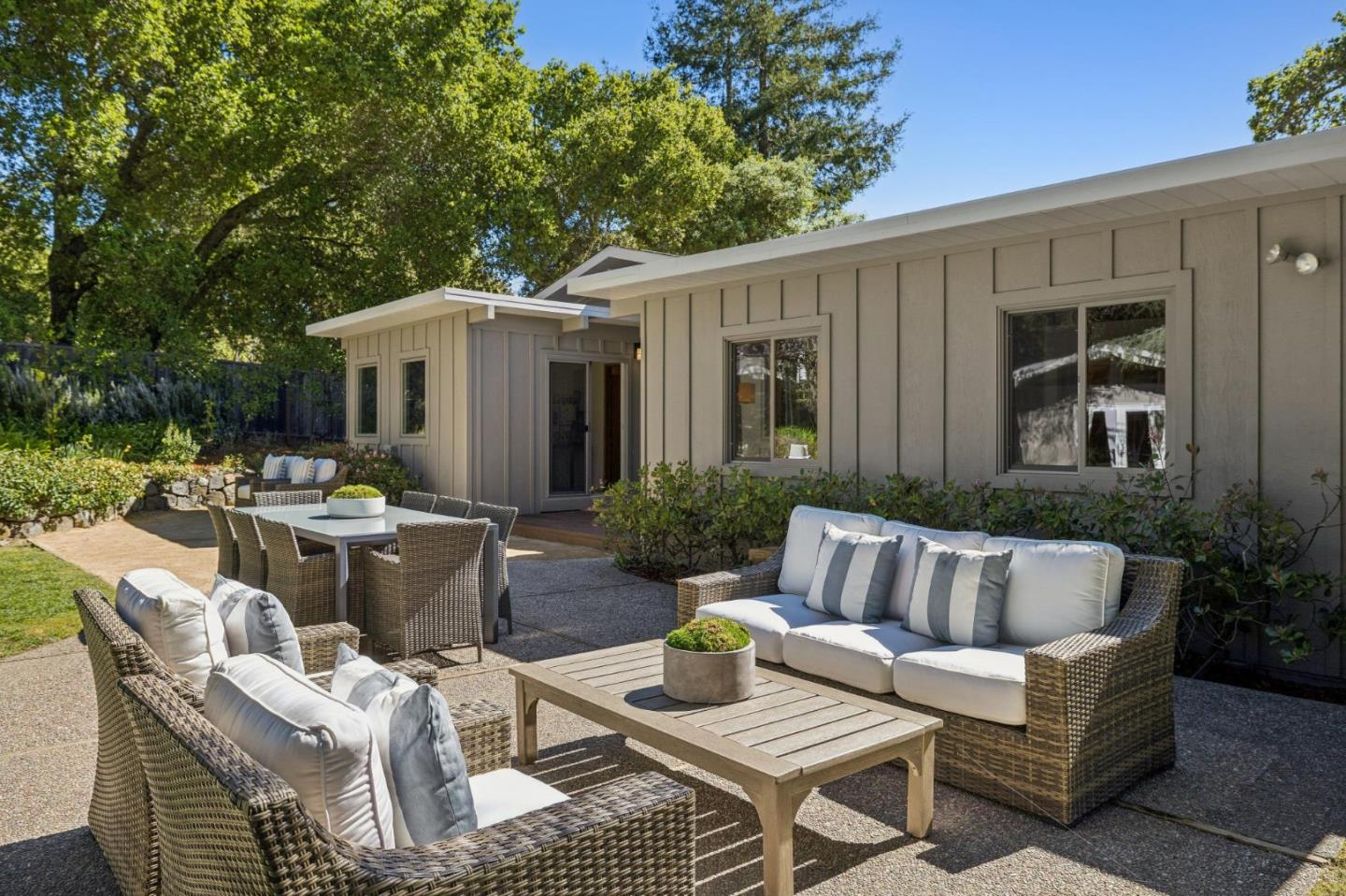 Detail Gallery Image 30 of 40 For 665 W Glen Way, Woodside,  CA 94062 - 3 Beds | 2 Baths