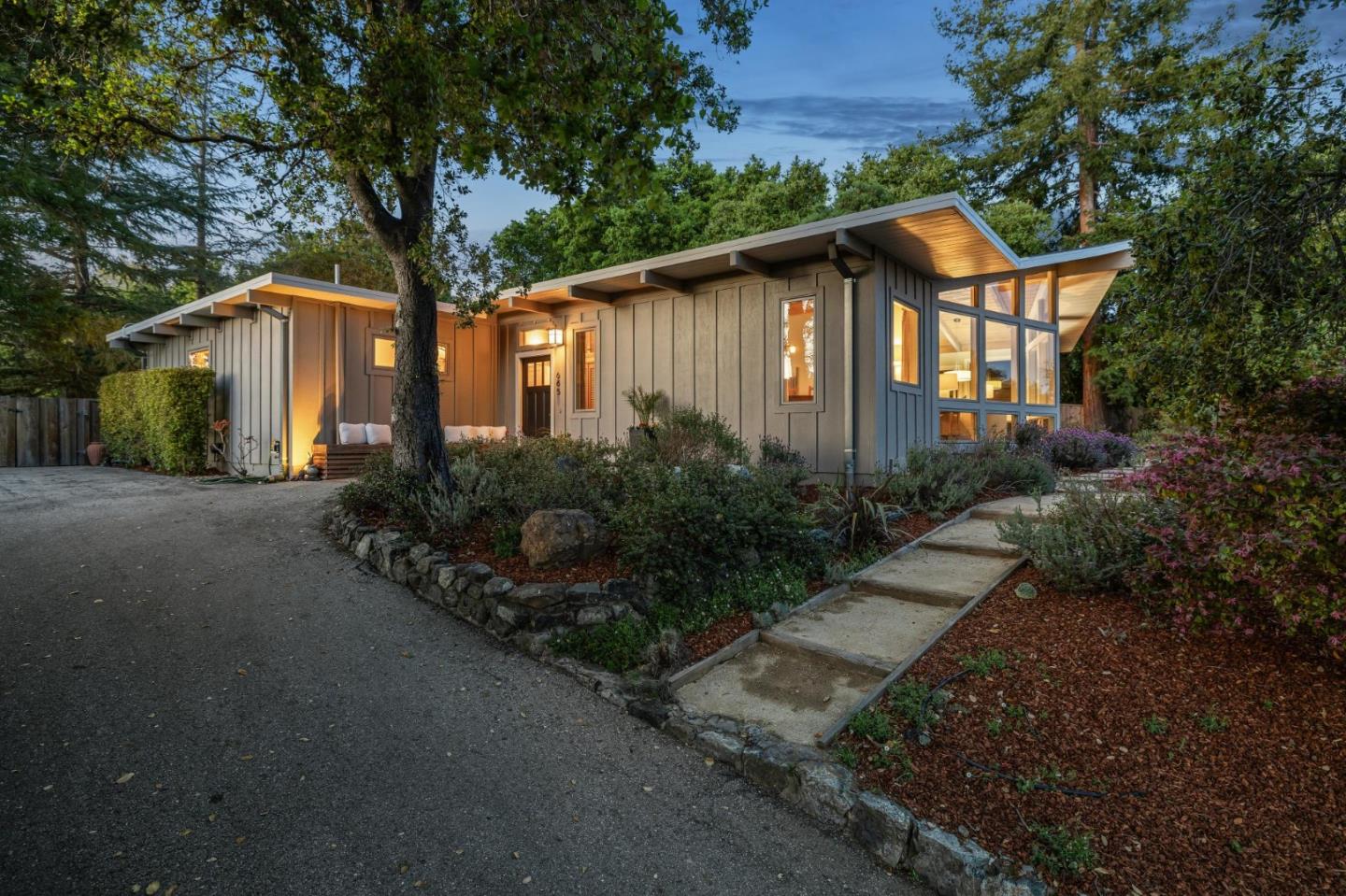 Detail Gallery Image 31 of 40 For 665 W Glen Way, Woodside,  CA 94062 - 3 Beds | 2 Baths