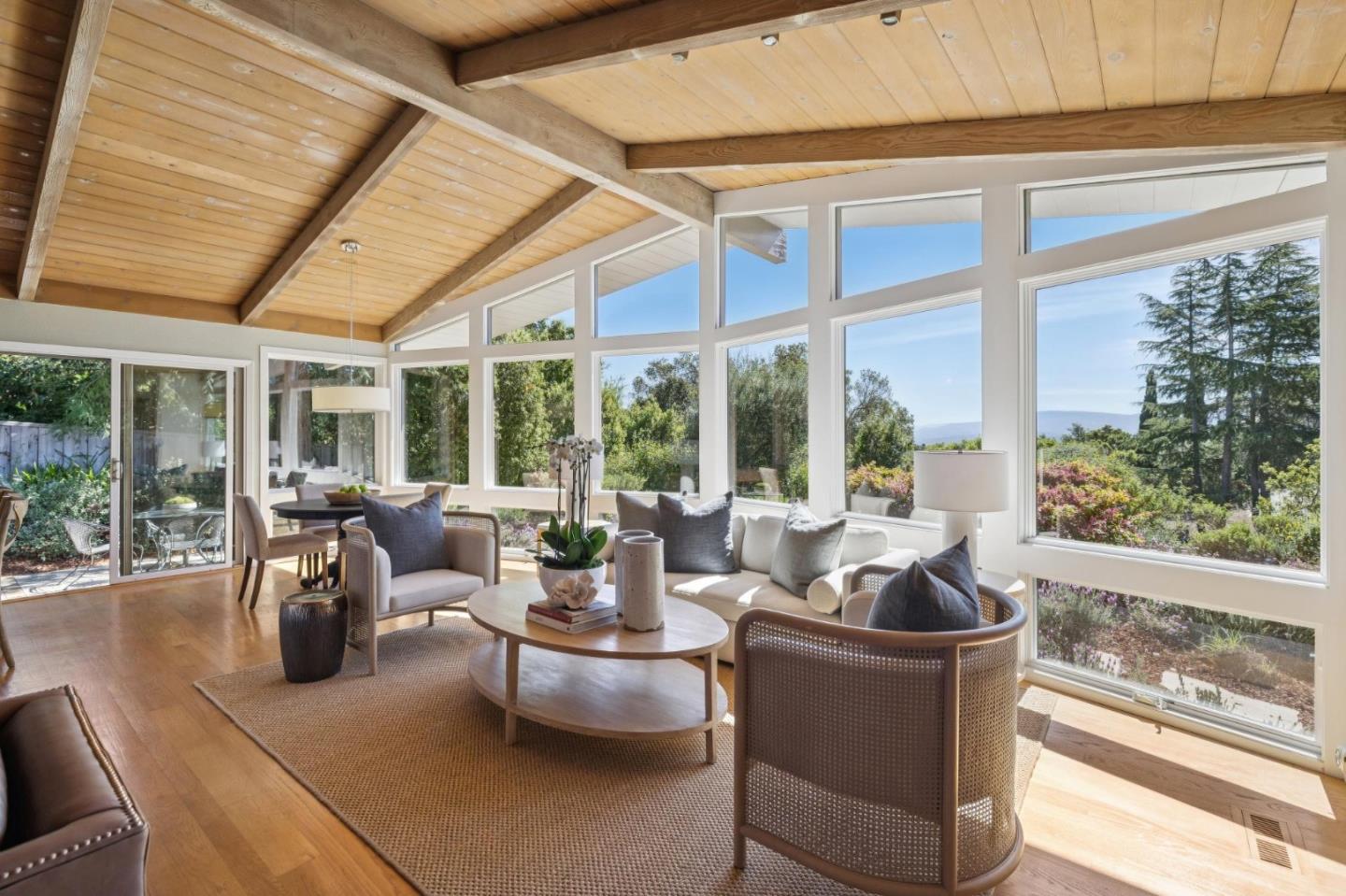 Detail Gallery Image 8 of 40 For 665 W Glen Way, Woodside,  CA 94062 - 3 Beds | 2 Baths