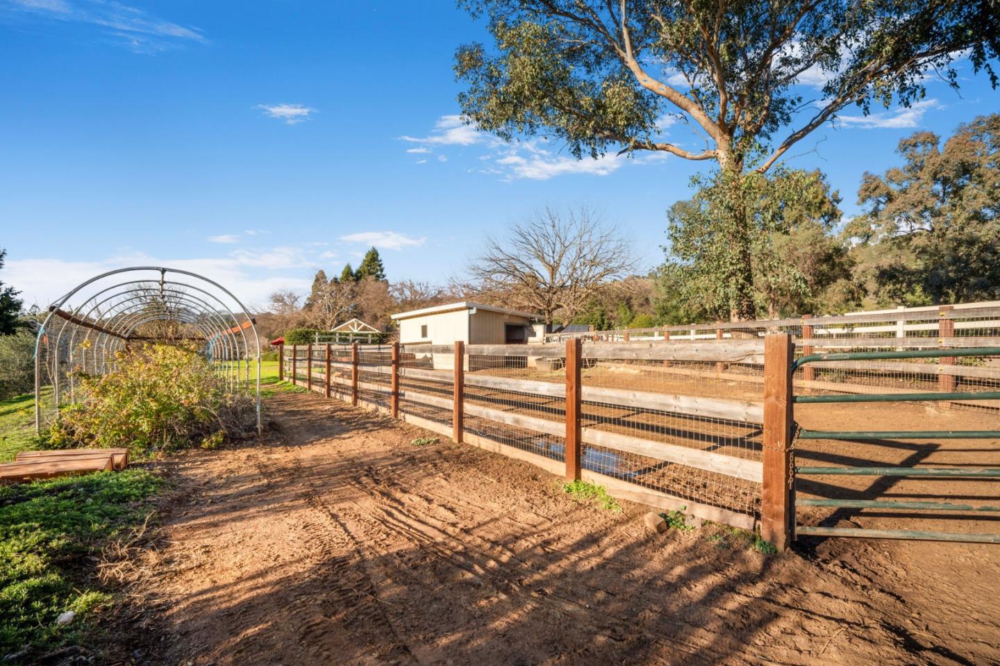 Detail Gallery Image 28 of 49 For 12170 Calle Uvas, Gilroy,  CA 95020 - 4 Beds | 2/1 Baths