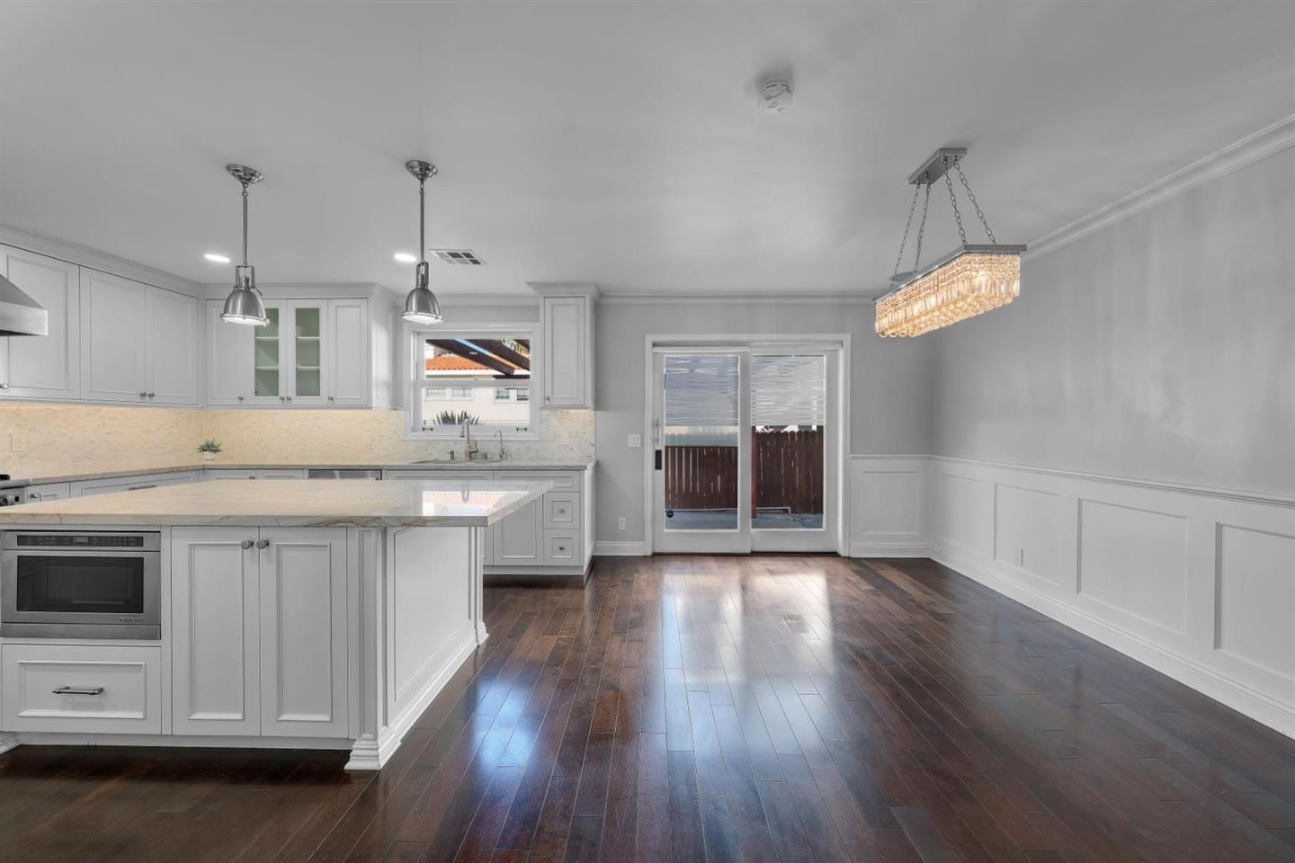 Detail Gallery Image 13 of 59 For 619 Beryl St, Redondo Beach,  CA 90277 - 4 Beds | 3 Baths