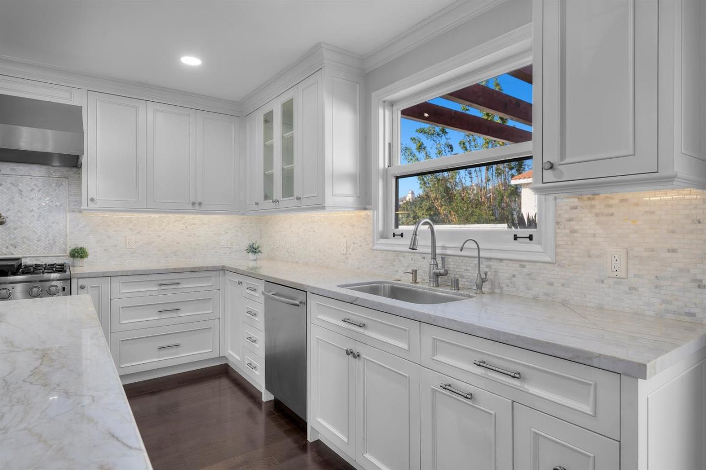 Detail Gallery Image 14 of 59 For 619 Beryl St, Redondo Beach,  CA 90277 - 4 Beds | 3 Baths