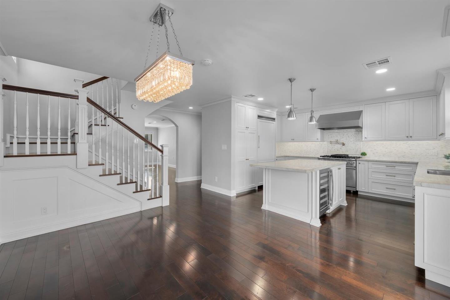 Detail Gallery Image 16 of 59 For 619 Beryl St, Redondo Beach,  CA 90277 - 4 Beds | 3 Baths