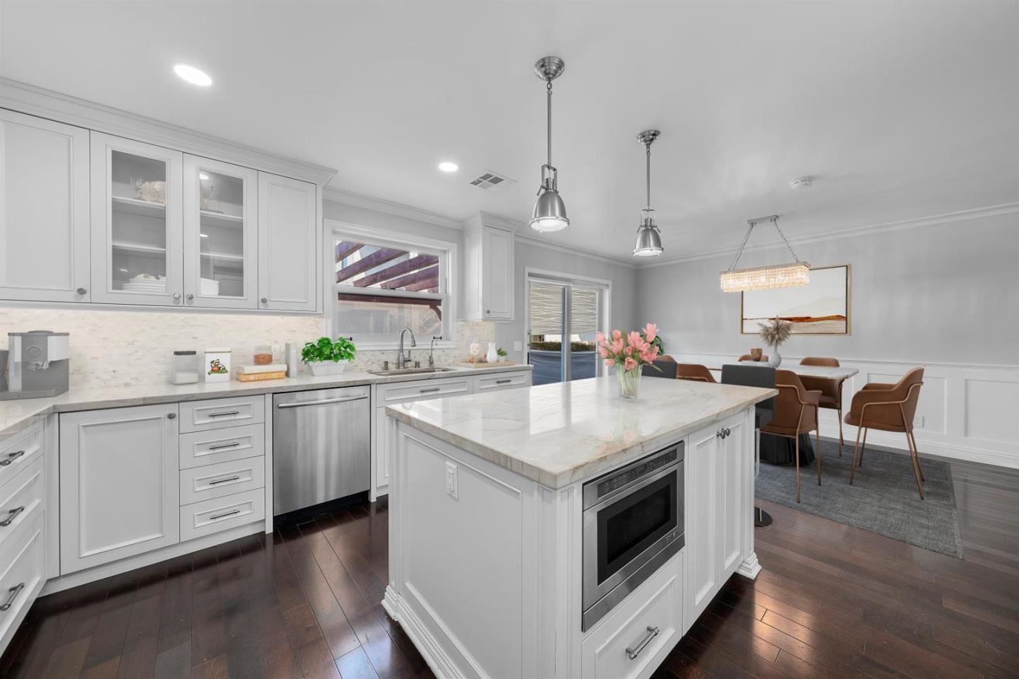 Detail Gallery Image 9 of 59 For 619 Beryl St, Redondo Beach,  CA 90277 - 4 Beds | 3 Baths