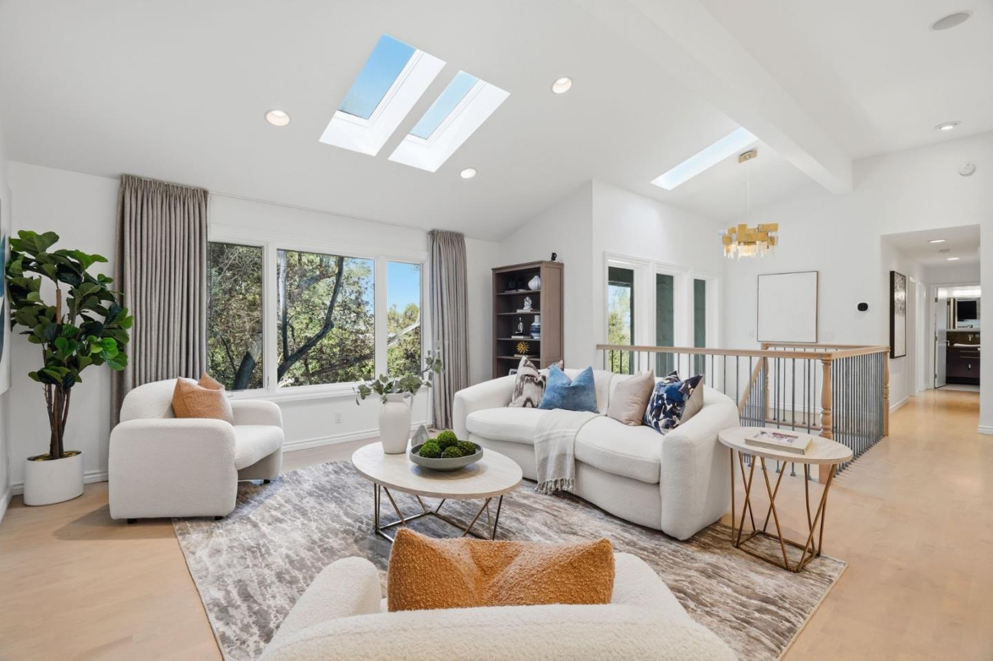 Detail Gallery Image 3 of 27 For 215 Vista De Sierra, Los Gatos,  CA 95030 - 5 Beds | 3 Baths