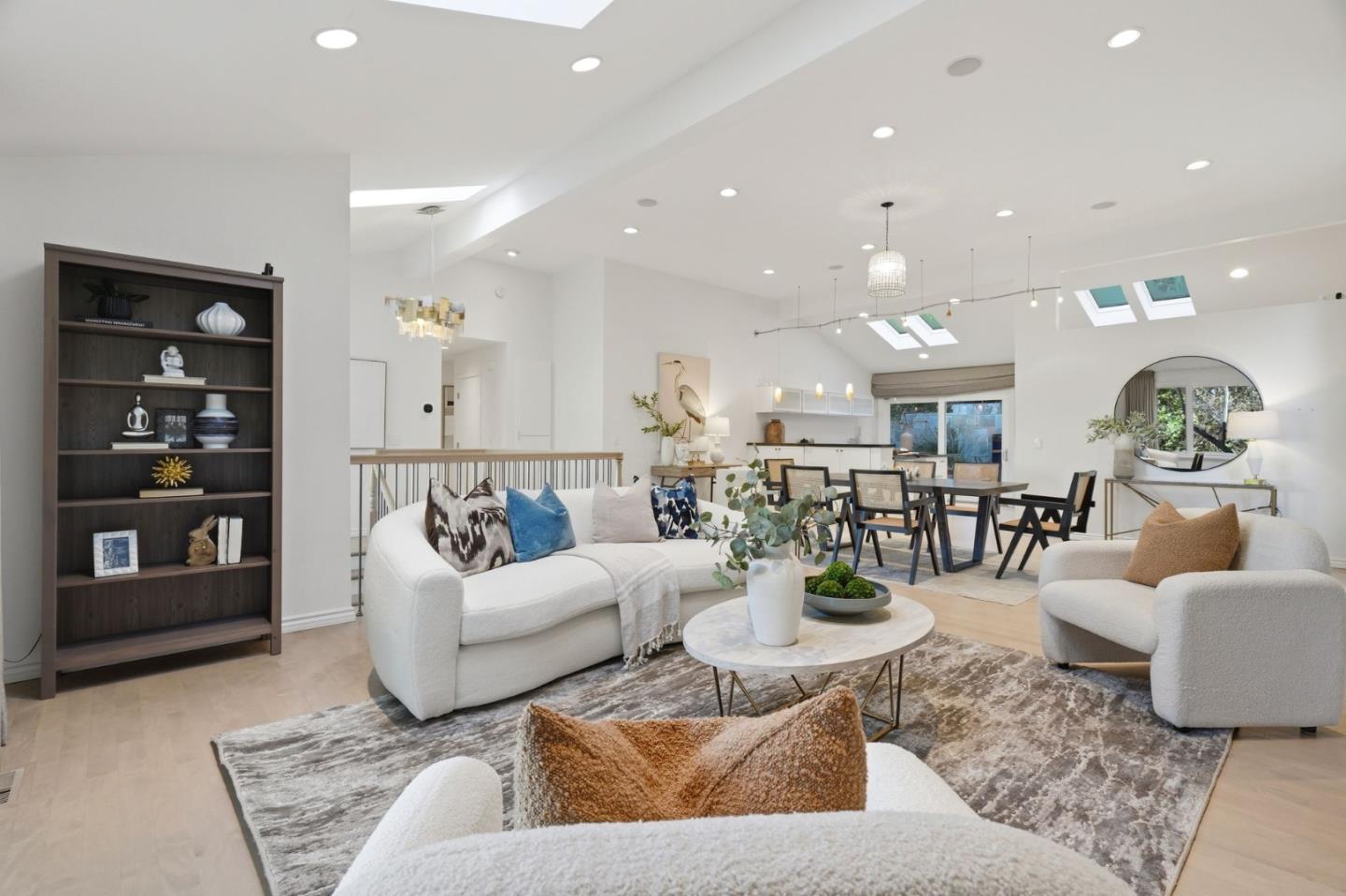 Detail Gallery Image 9 of 27 For 215 Vista De Sierra, Los Gatos,  CA 95030 - 5 Beds | 3 Baths