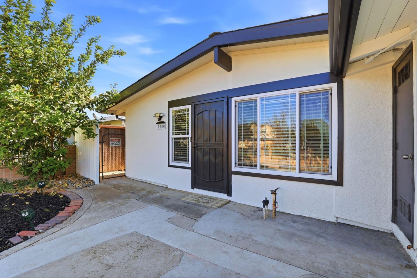 Detail Gallery Image 4 of 45 For 1800 Seaview Dr, San Jose,  CA 95122 - 5 Beds | 3 Baths