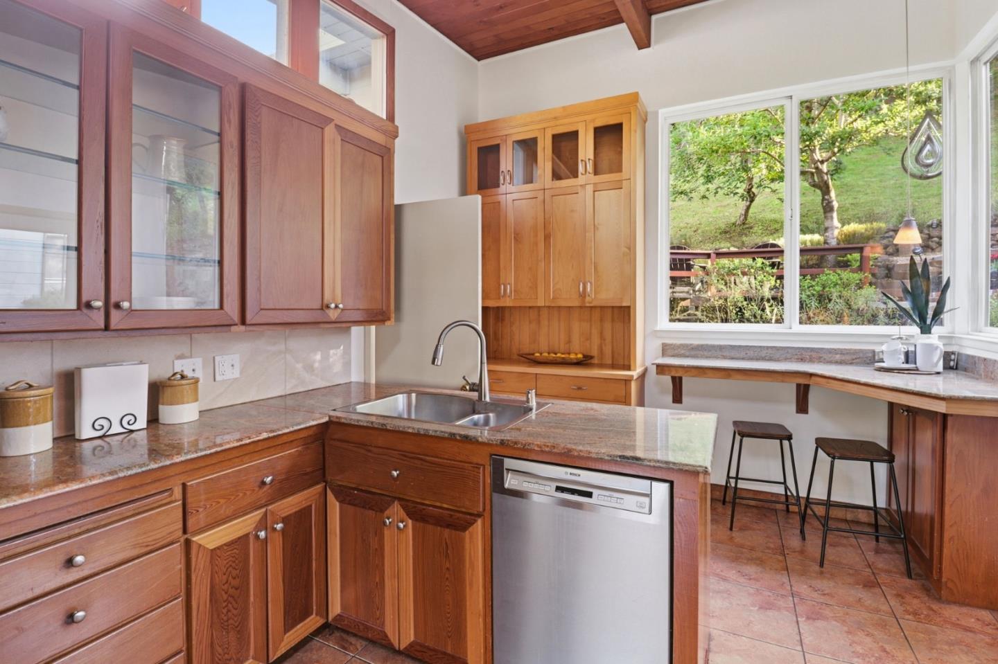 Detail Gallery Image 12 of 64 For 1831 Cordilleras Rd, Redwood City,  CA 94062 - 3 Beds | 3 Baths