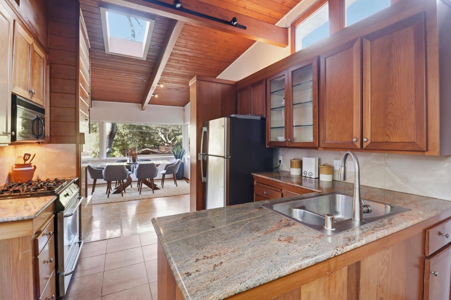 Detail Gallery Image 13 of 64 For 1831 Cordilleras Rd, Redwood City,  CA 94062 - 3 Beds | 3 Baths