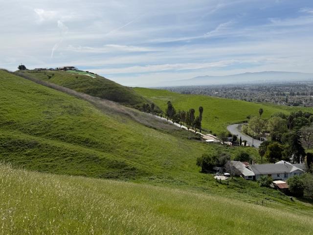 Detail Gallery Image 17 of 52 For 2118 Old Calaveras Rd, Milpitas,  CA 95035 - 6 Beds | 2 Baths