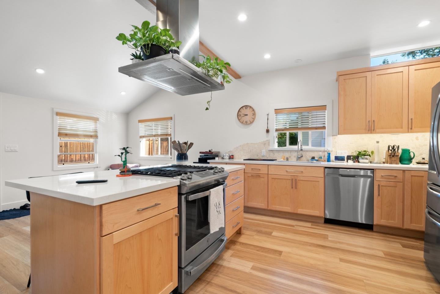 Detail Gallery Image 81 of 176 For 420 Capitola Road Ext, Santa Cruz,  CA 95062 - – Beds | – Baths