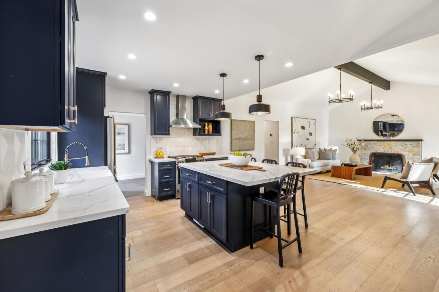 Detail Gallery Image 11 of 43 For 2030 Sand Hill Rd, Menlo Park,  CA 94025 - 3 Beds | 2/1 Baths