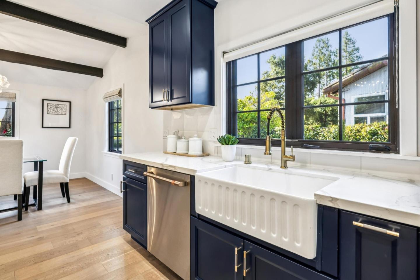 Detail Gallery Image 13 of 43 For 2030 Sand Hill Rd, Menlo Park,  CA 94025 - 3 Beds | 2/1 Baths