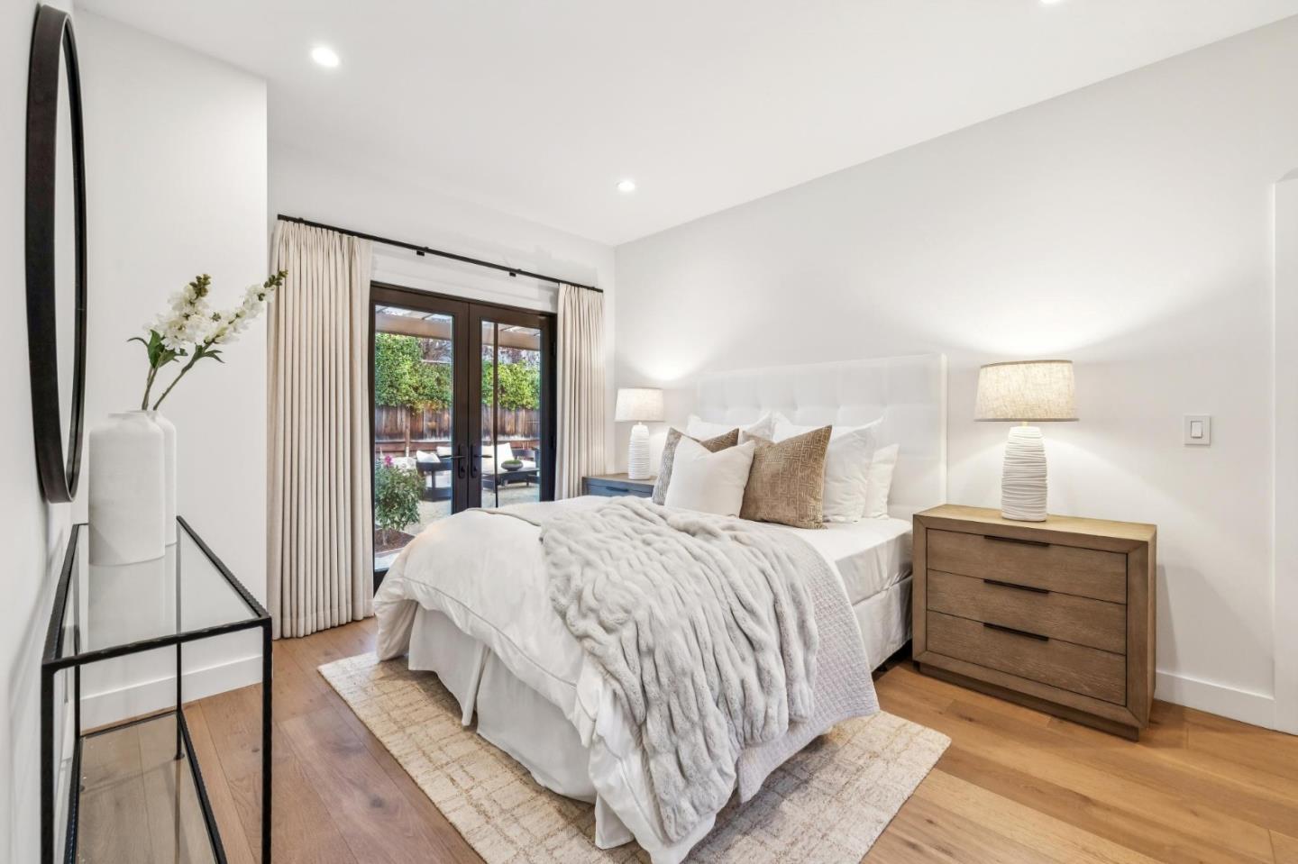 Detail Gallery Image 18 of 43 For 2030 Sand Hill Rd, Menlo Park,  CA 94025 - 3 Beds | 2/1 Baths