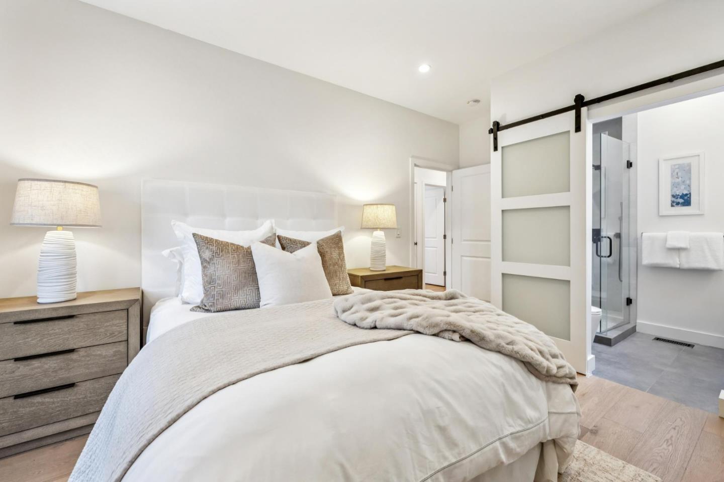 Detail Gallery Image 19 of 43 For 2030 Sand Hill Rd, Menlo Park,  CA 94025 - 3 Beds | 2/1 Baths