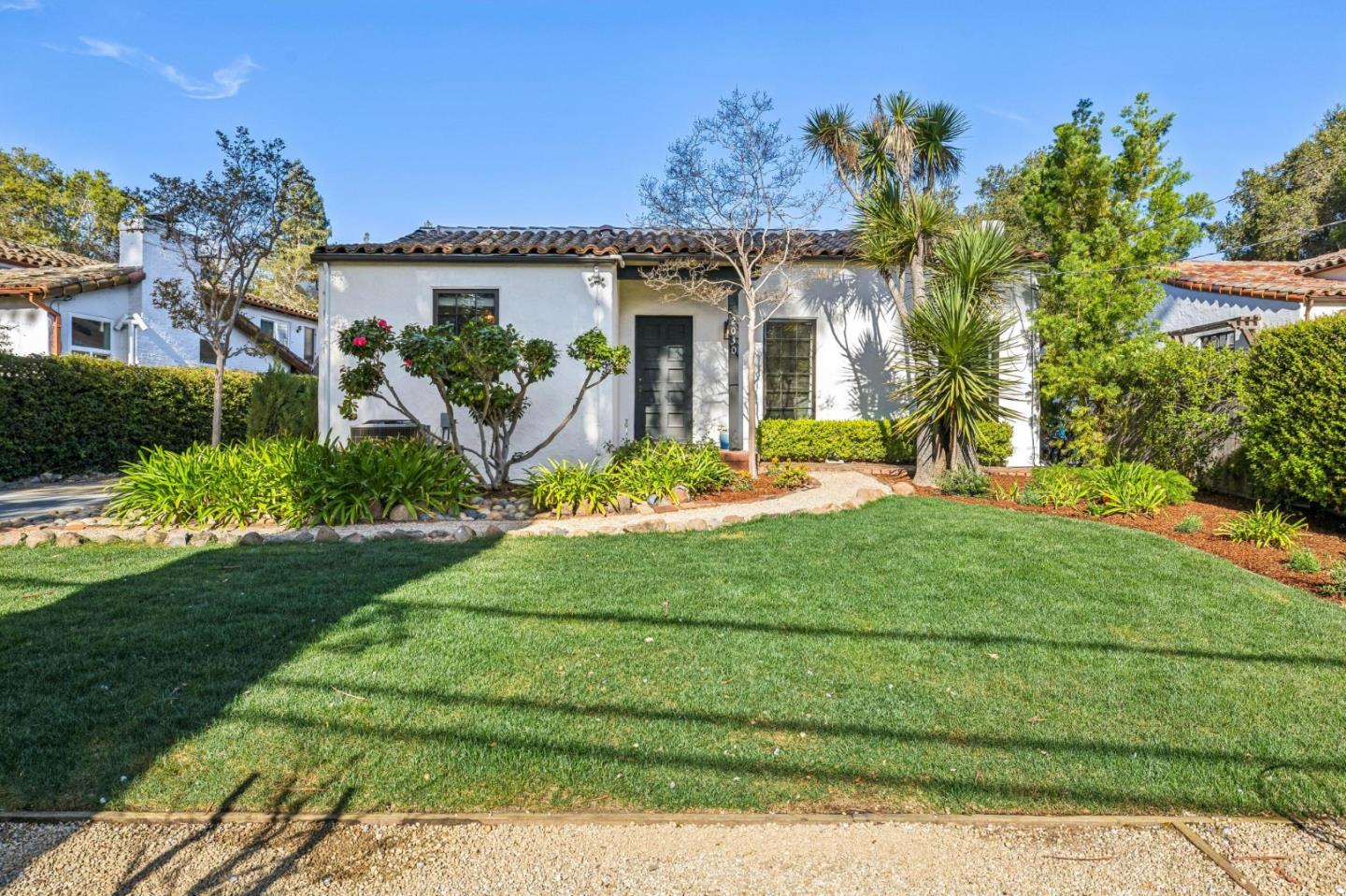 Detail Gallery Image 2 of 43 For 2030 Sand Hill Rd, Menlo Park,  CA 94025 - 3 Beds | 2/1 Baths