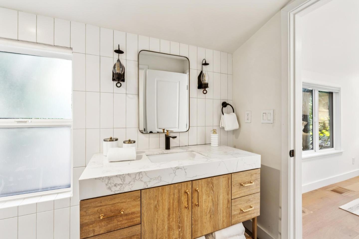 Detail Gallery Image 27 of 43 For 2030 Sand Hill Rd, Menlo Park,  CA 94025 - 3 Beds | 2/1 Baths