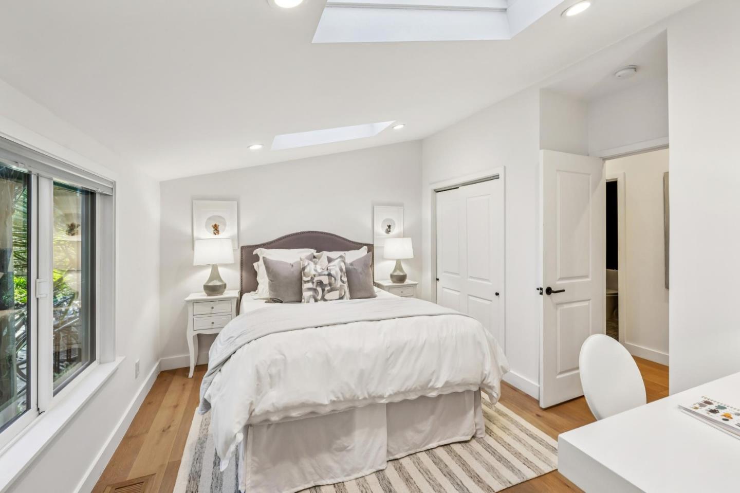 Detail Gallery Image 28 of 43 For 2030 Sand Hill Rd, Menlo Park,  CA 94025 - 3 Beds | 2/1 Baths