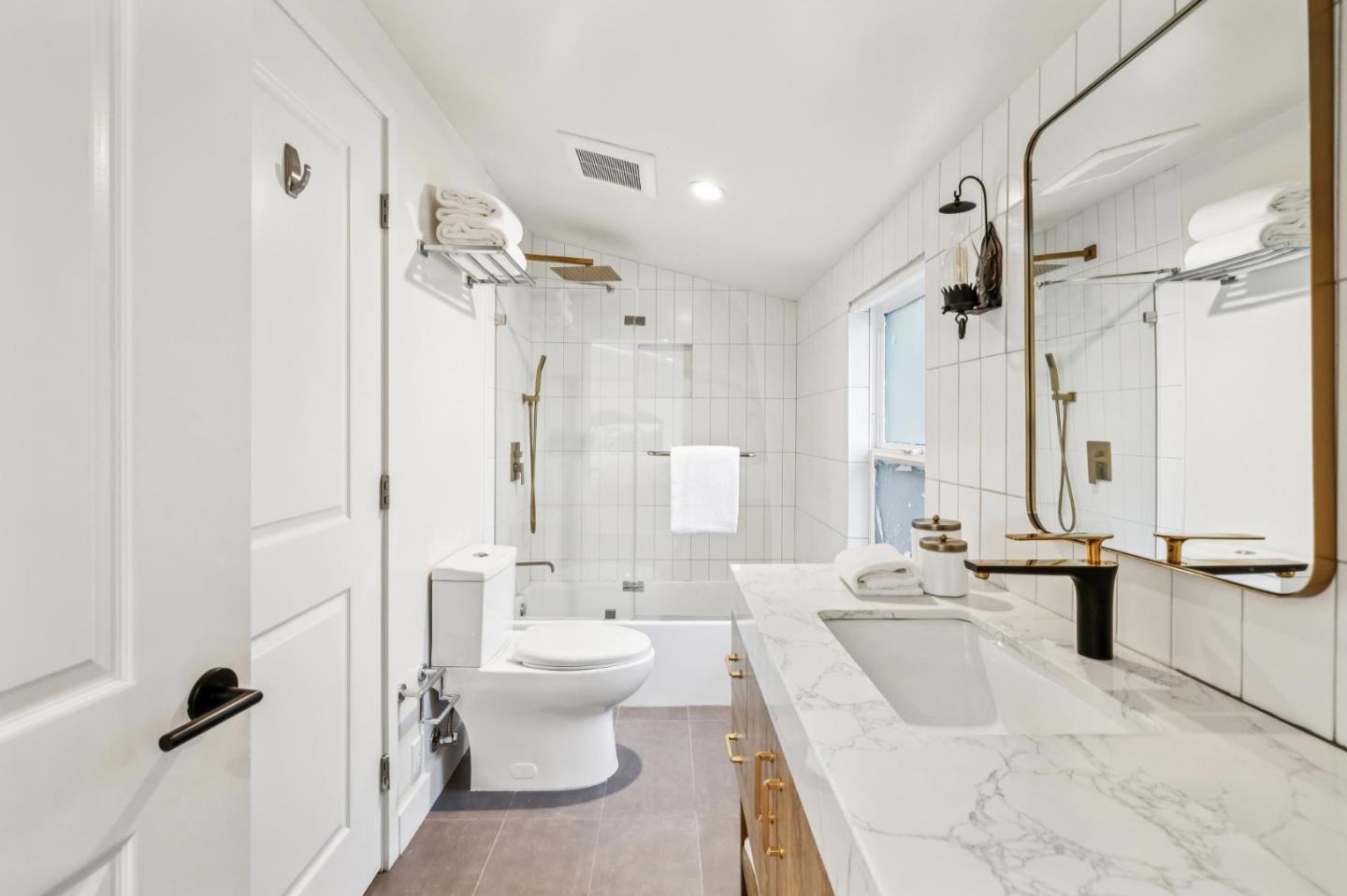 Detail Gallery Image 29 of 43 For 2030 Sand Hill Rd, Menlo Park,  CA 94025 - 3 Beds | 2/1 Baths