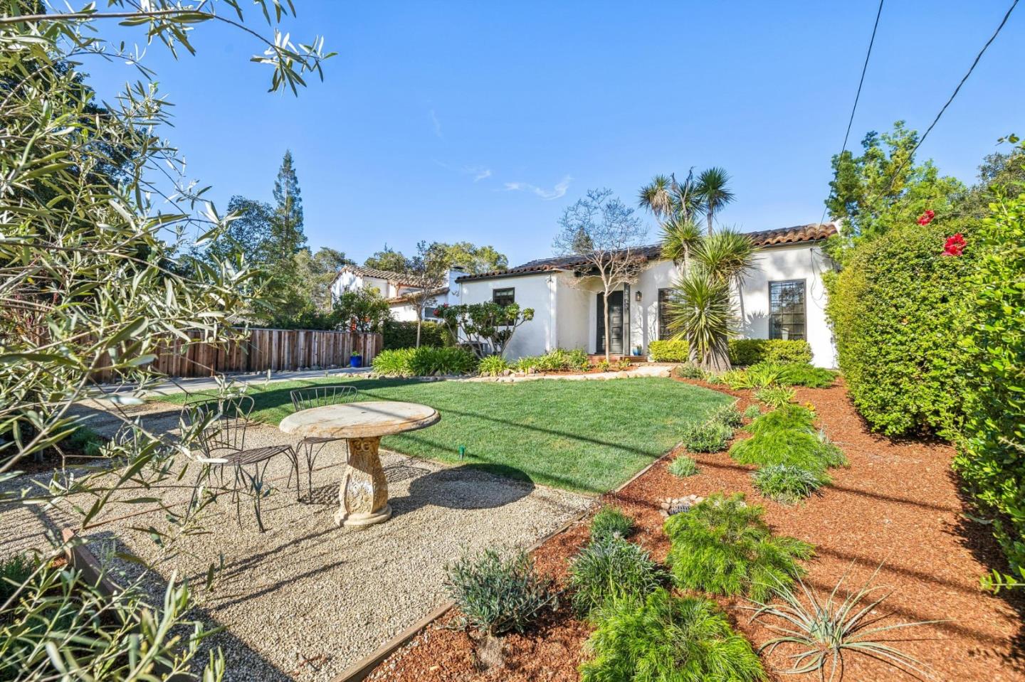 Detail Gallery Image 3 of 43 For 2030 Sand Hill Rd, Menlo Park,  CA 94025 - 3 Beds | 2/1 Baths