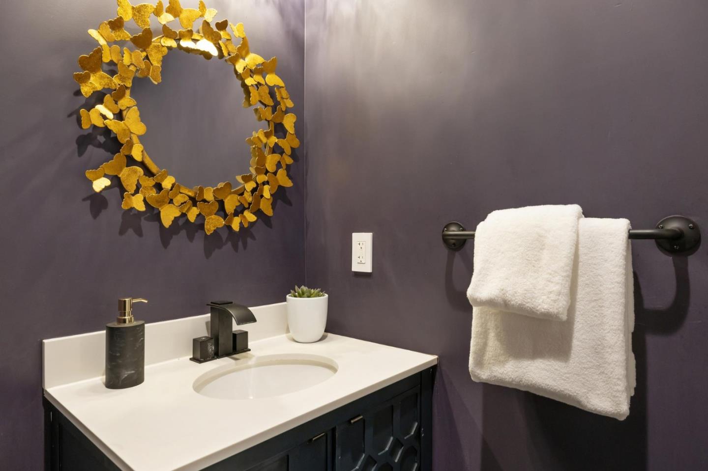 Detail Gallery Image 30 of 43 For 2030 Sand Hill Rd, Menlo Park,  CA 94025 - 3 Beds | 2/1 Baths