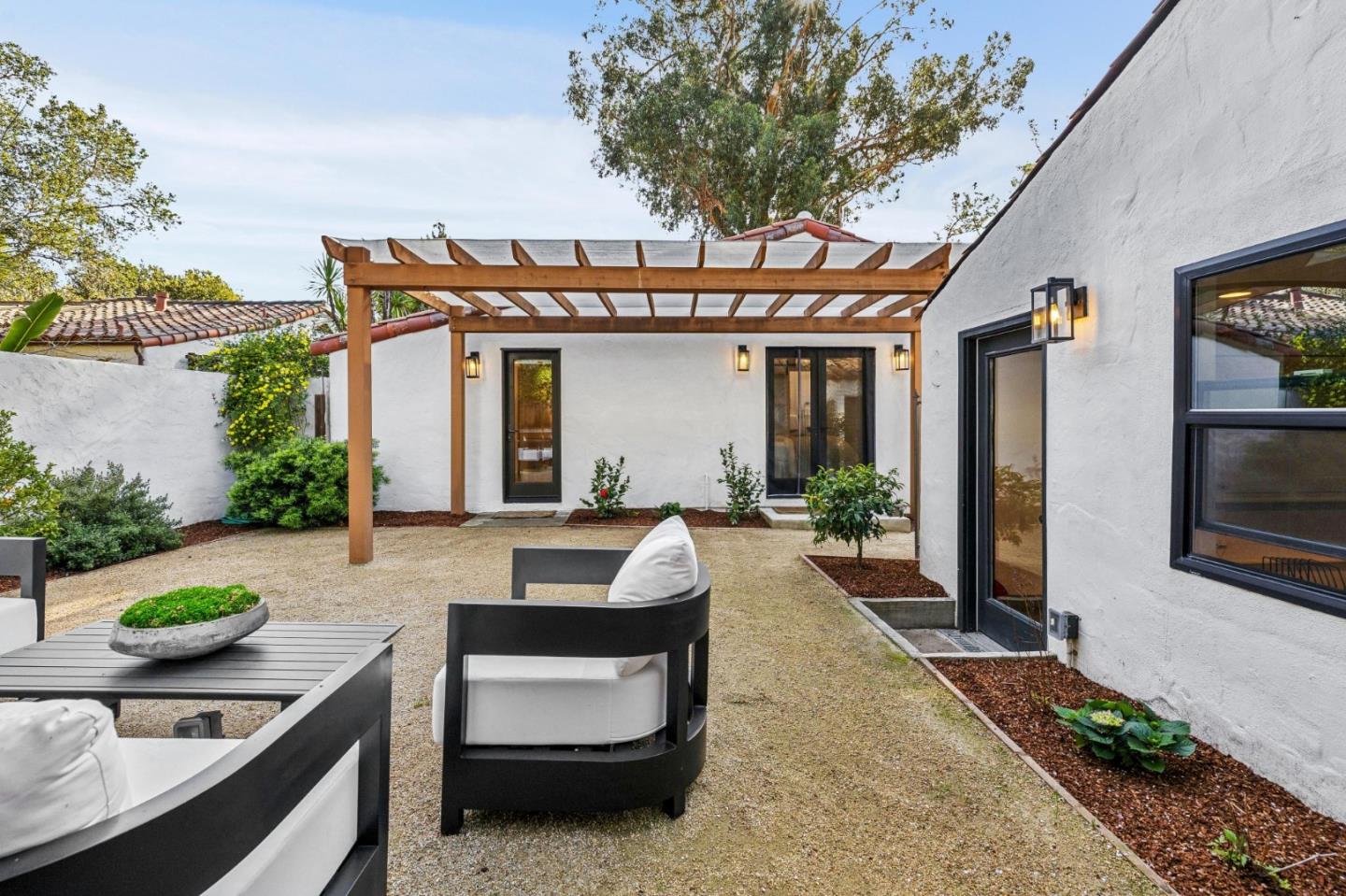 Detail Gallery Image 33 of 43 For 2030 Sand Hill Rd, Menlo Park,  CA 94025 - 3 Beds | 2/1 Baths