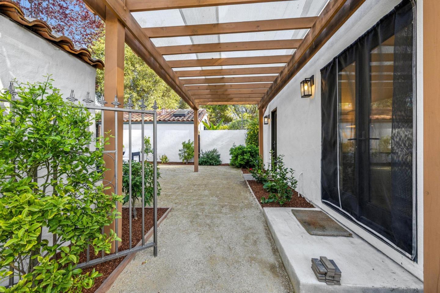 Detail Gallery Image 35 of 43 For 2030 Sand Hill Rd, Menlo Park,  CA 94025 - 3 Beds | 2/1 Baths