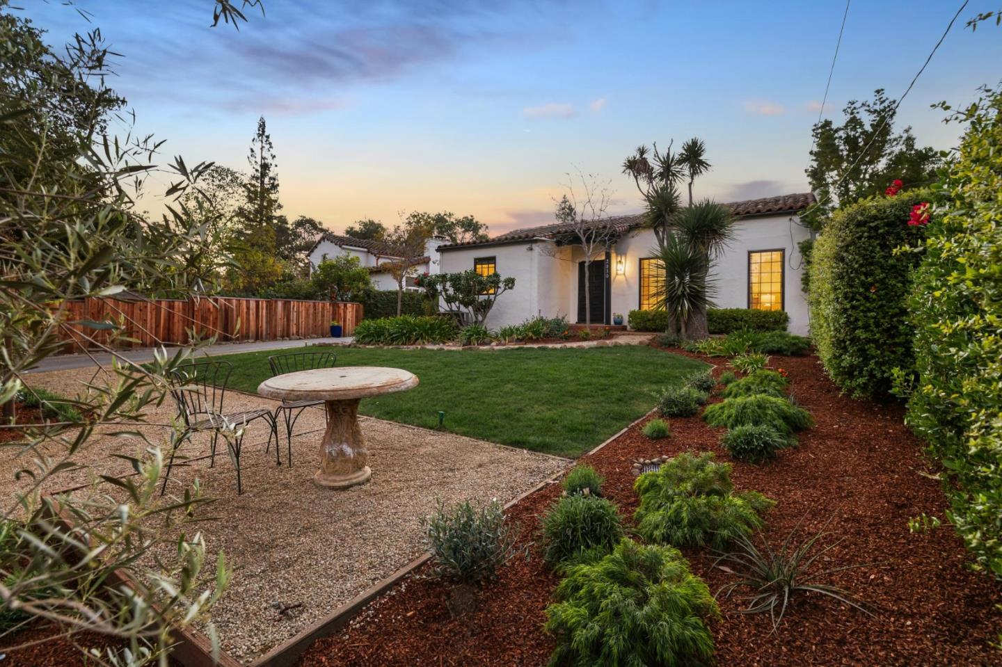 Detail Gallery Image 37 of 43 For 2030 Sand Hill Rd, Menlo Park,  CA 94025 - 3 Beds | 2/1 Baths