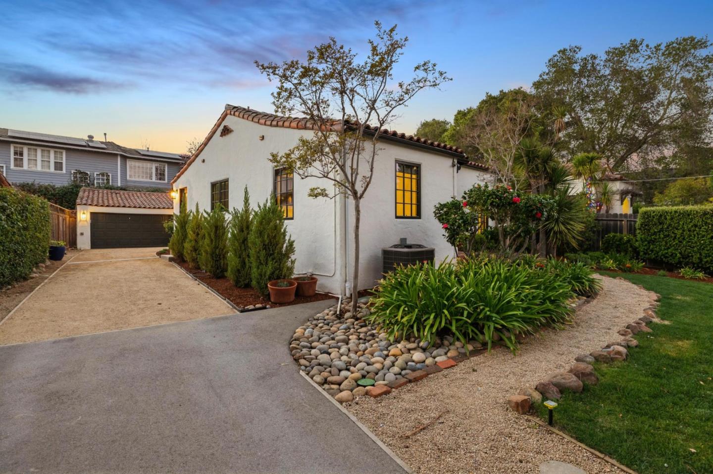 Detail Gallery Image 4 of 43 For 2030 Sand Hill Rd, Menlo Park,  CA 94025 - 3 Beds | 2/1 Baths