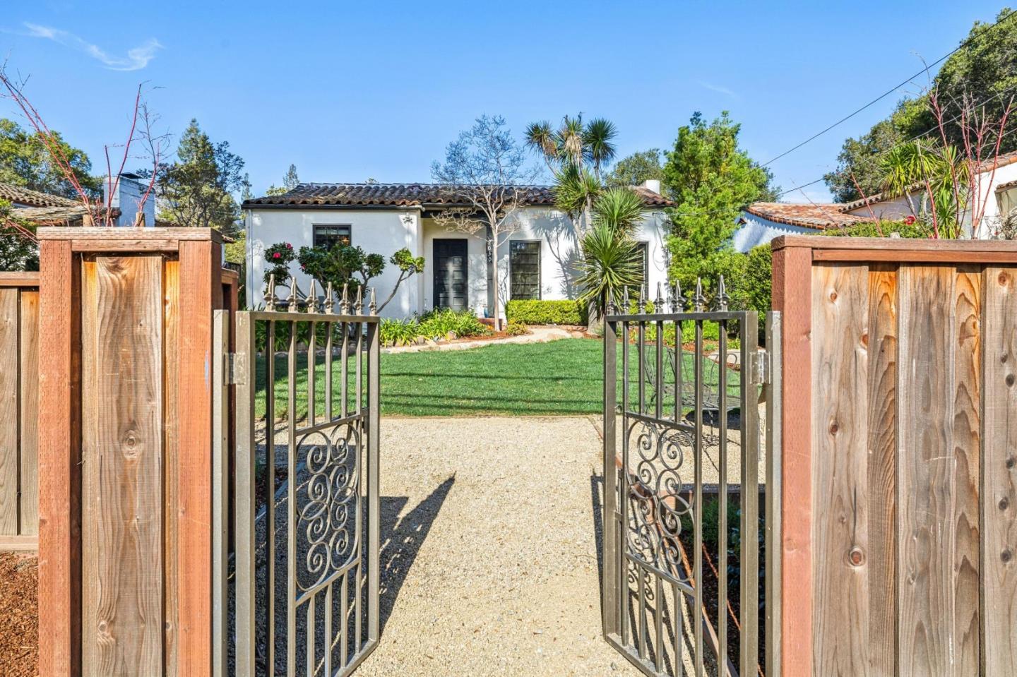 Detail Gallery Image 42 of 43 For 2030 Sand Hill Rd, Menlo Park,  CA 94025 - 3 Beds | 2/1 Baths