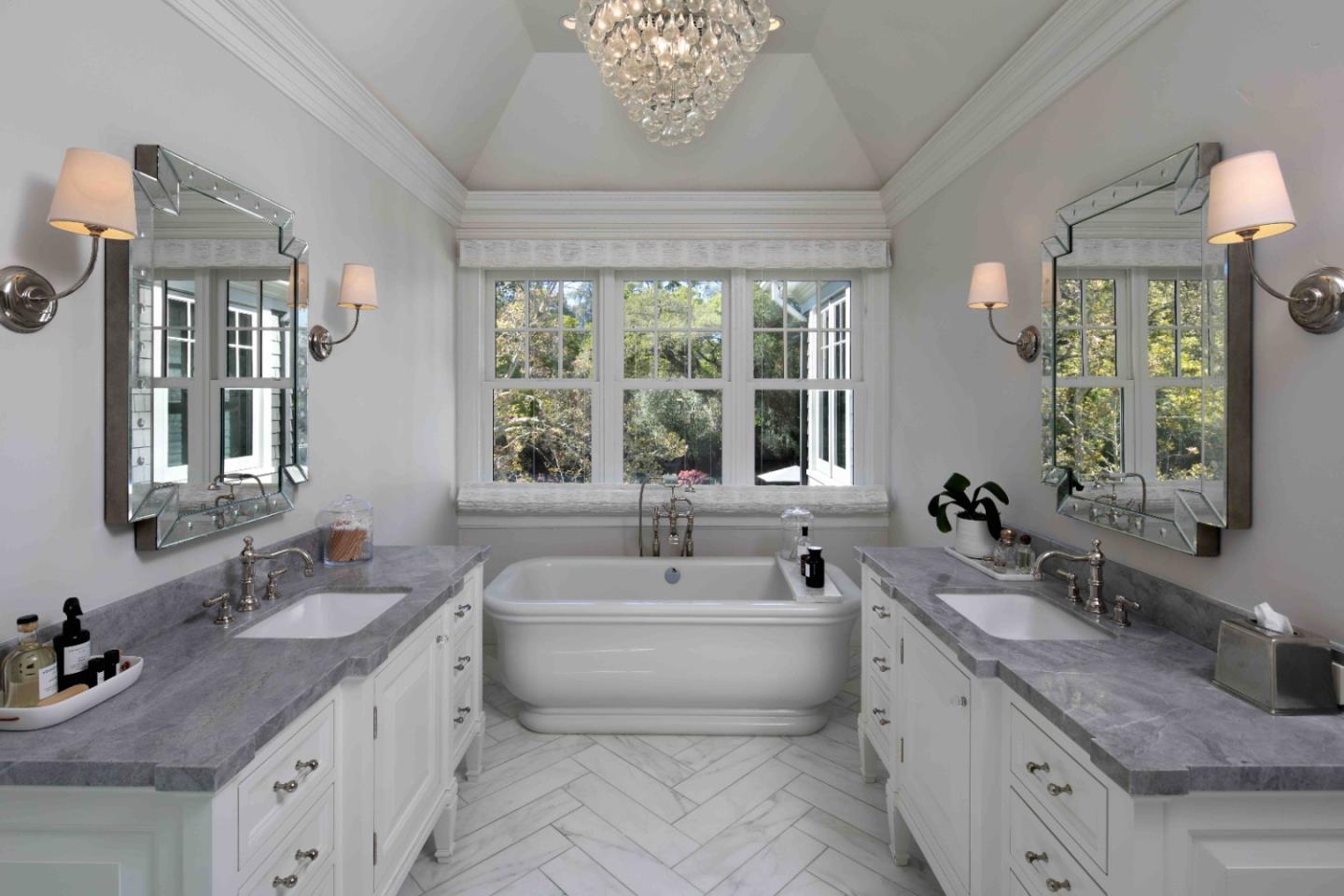 Detail Gallery Image 11 of 26 For 190 Almendral Ave, Atherton,  CA 94027 - 6 Beds | 7/2 Baths