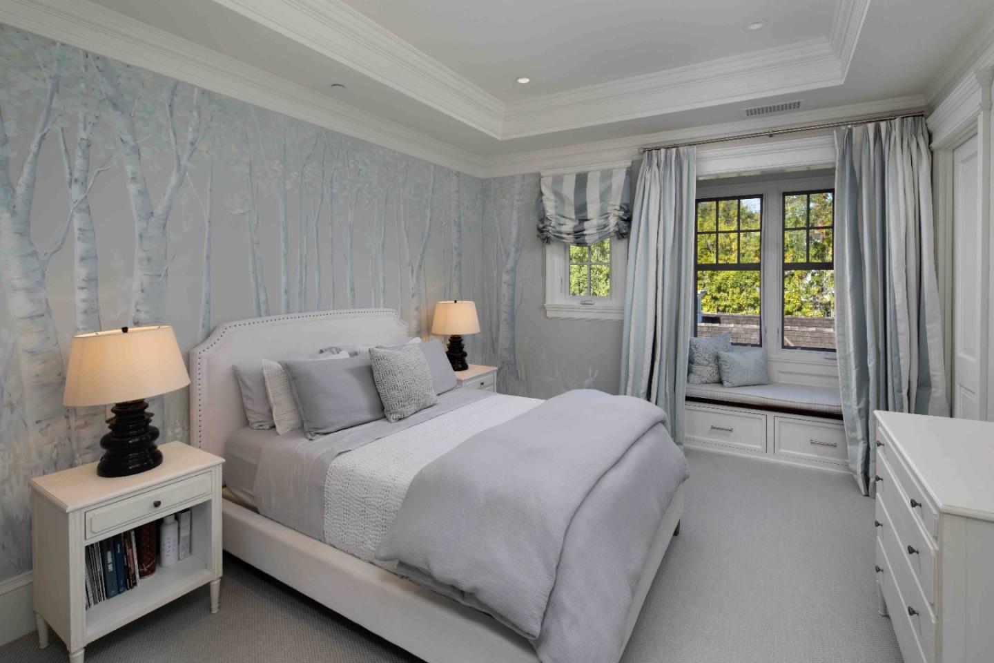 Detail Gallery Image 12 of 26 For 190 Almendral Ave, Atherton,  CA 94027 - 6 Beds | 7/2 Baths