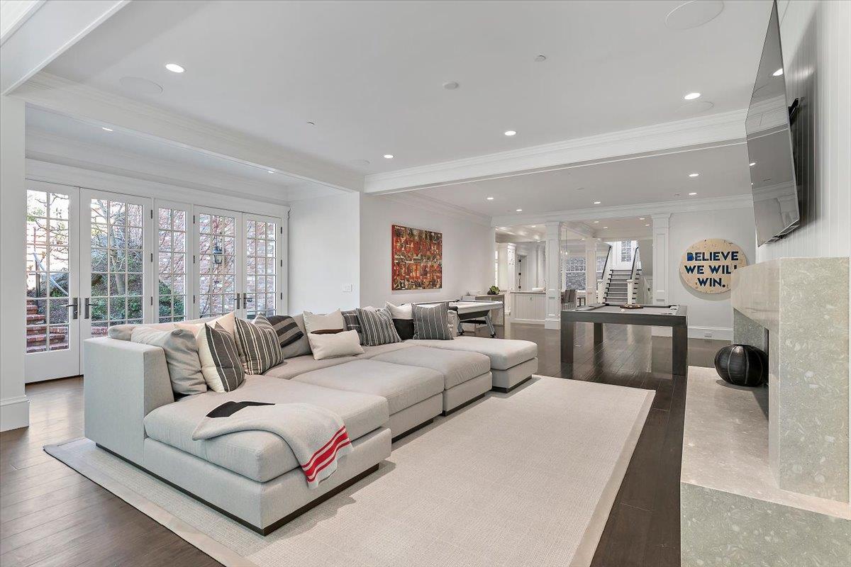 Detail Gallery Image 19 of 26 For 190 Almendral Ave, Atherton,  CA 94027 - 6 Beds | 7/2 Baths