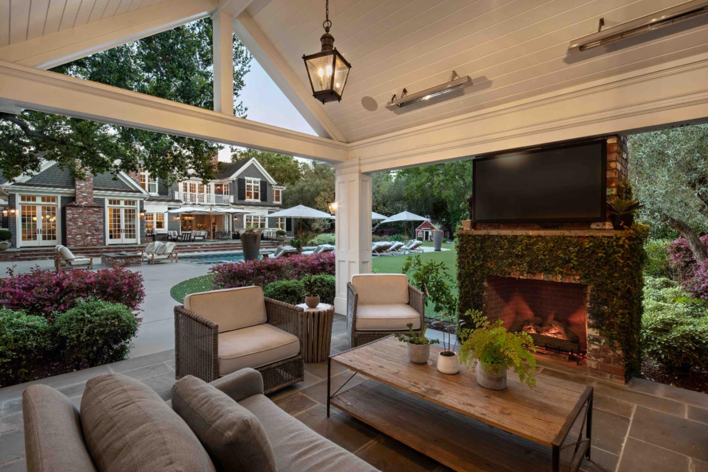 Detail Gallery Image 24 of 26 For 190 Almendral Ave, Atherton,  CA 94027 - 6 Beds | 7/2 Baths