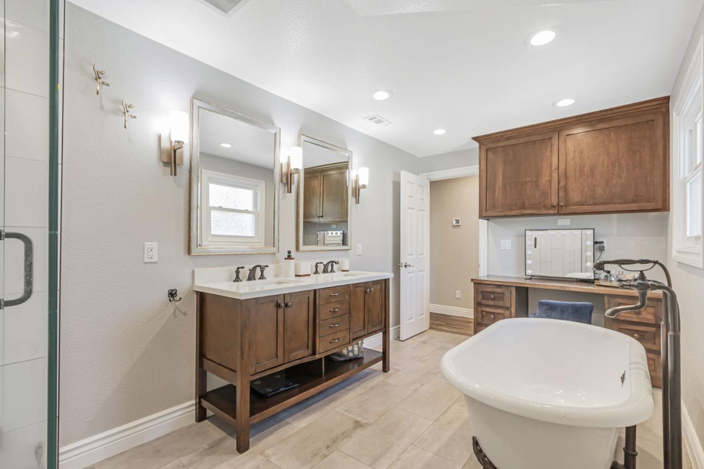 Detail Gallery Image 32 of 47 For Address Not Disclosed, San Jose,  CA 95126 - 4 Beds | 3 Baths