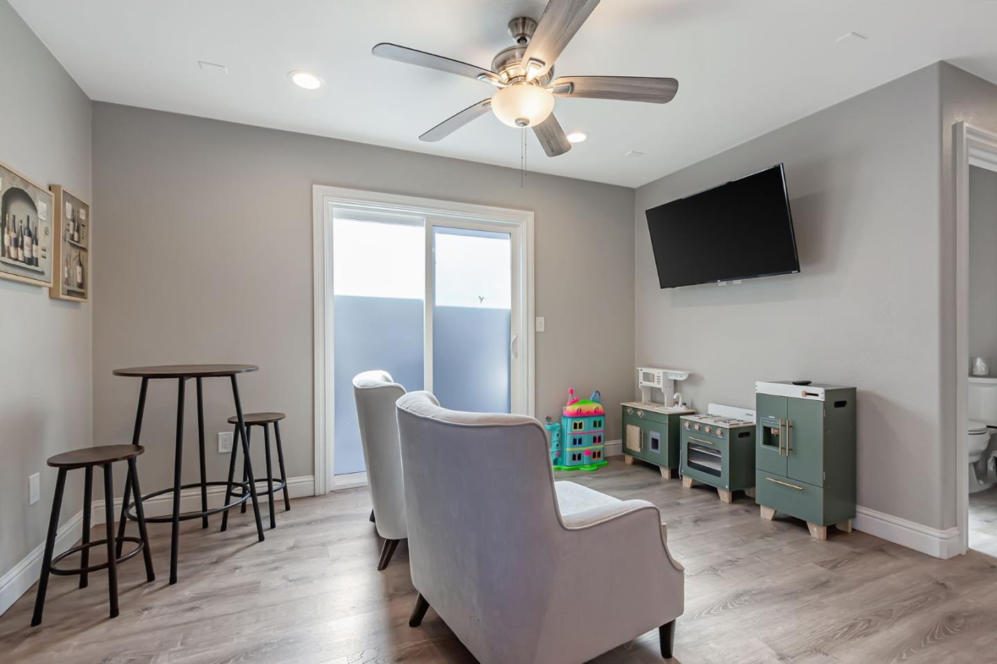 Detail Gallery Image 42 of 47 For Address Not Disclosed, San Jose,  CA 95126 - 4 Beds | 3 Baths