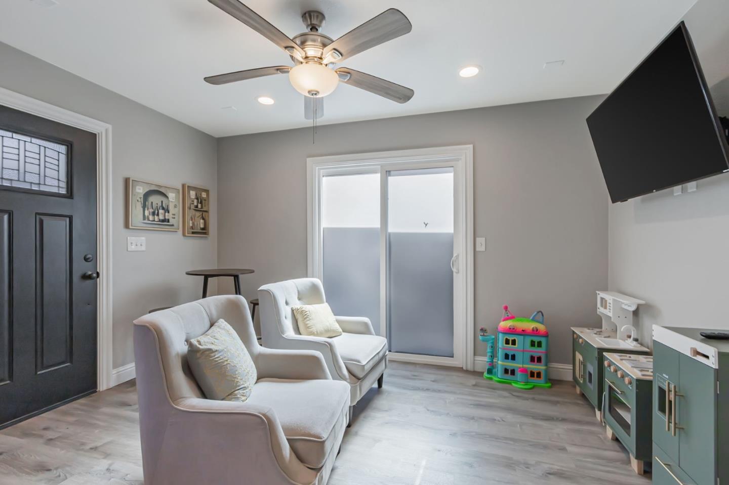 Detail Gallery Image 44 of 47 For Address Not Disclosed, San Jose,  CA 95126 - 4 Beds | 3 Baths