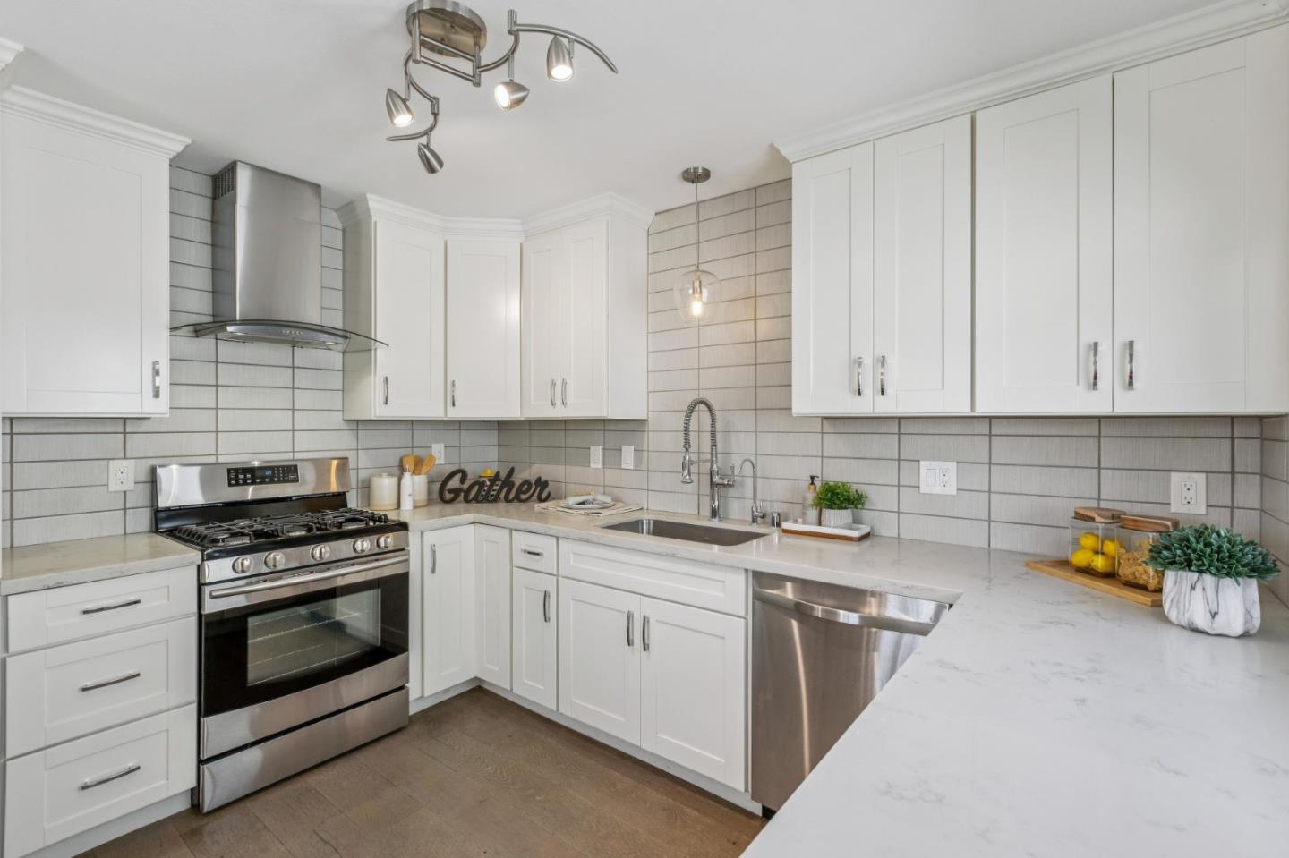 Detail Gallery Image 4 of 35 For 1779 Foxworthy Ave, San Jose,  CA 95124 - 3 Beds | 3 Baths