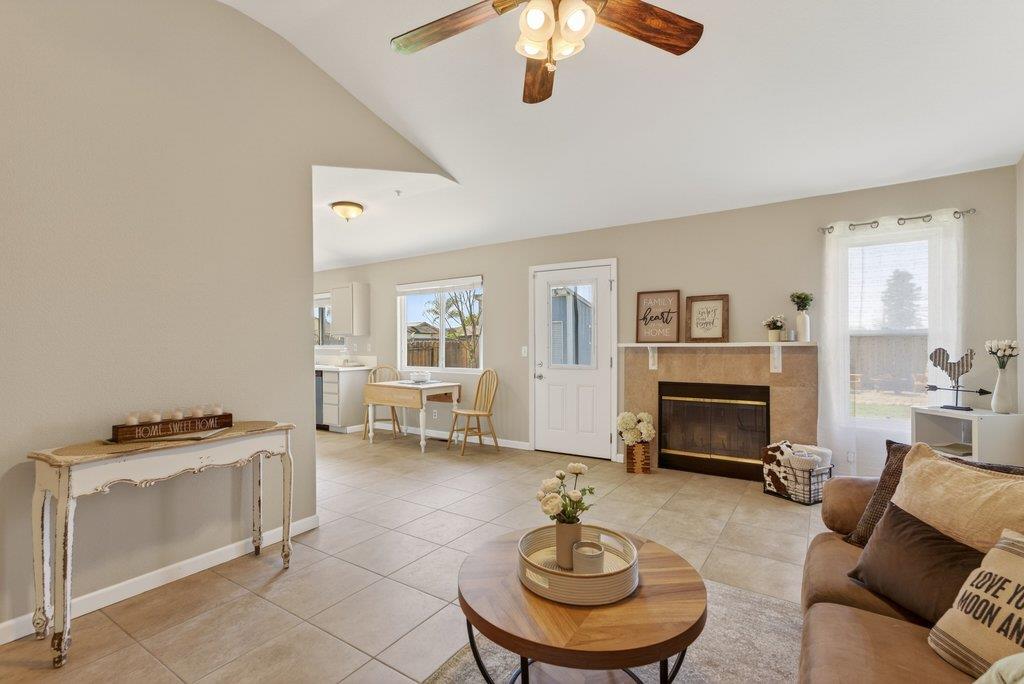 Detail Gallery Image 11 of 36 For 120 Onyx Dr, Watsonville,  CA 95076 - 3 Beds | 2 Baths