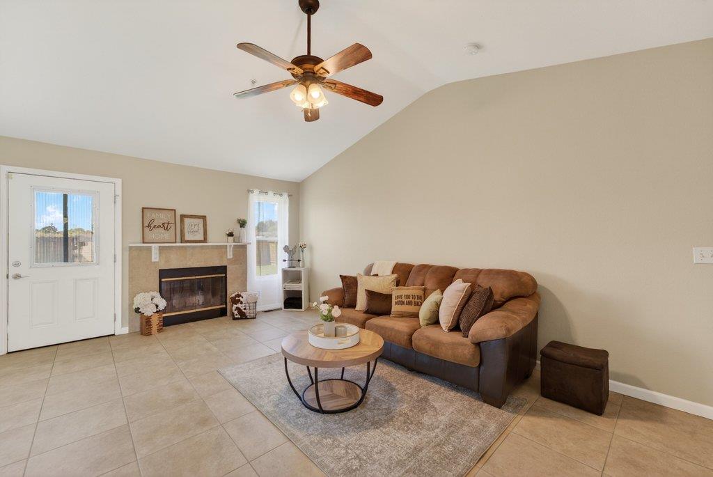 Detail Gallery Image 12 of 36 For 120 Onyx Dr, Watsonville,  CA 95076 - 3 Beds | 2 Baths