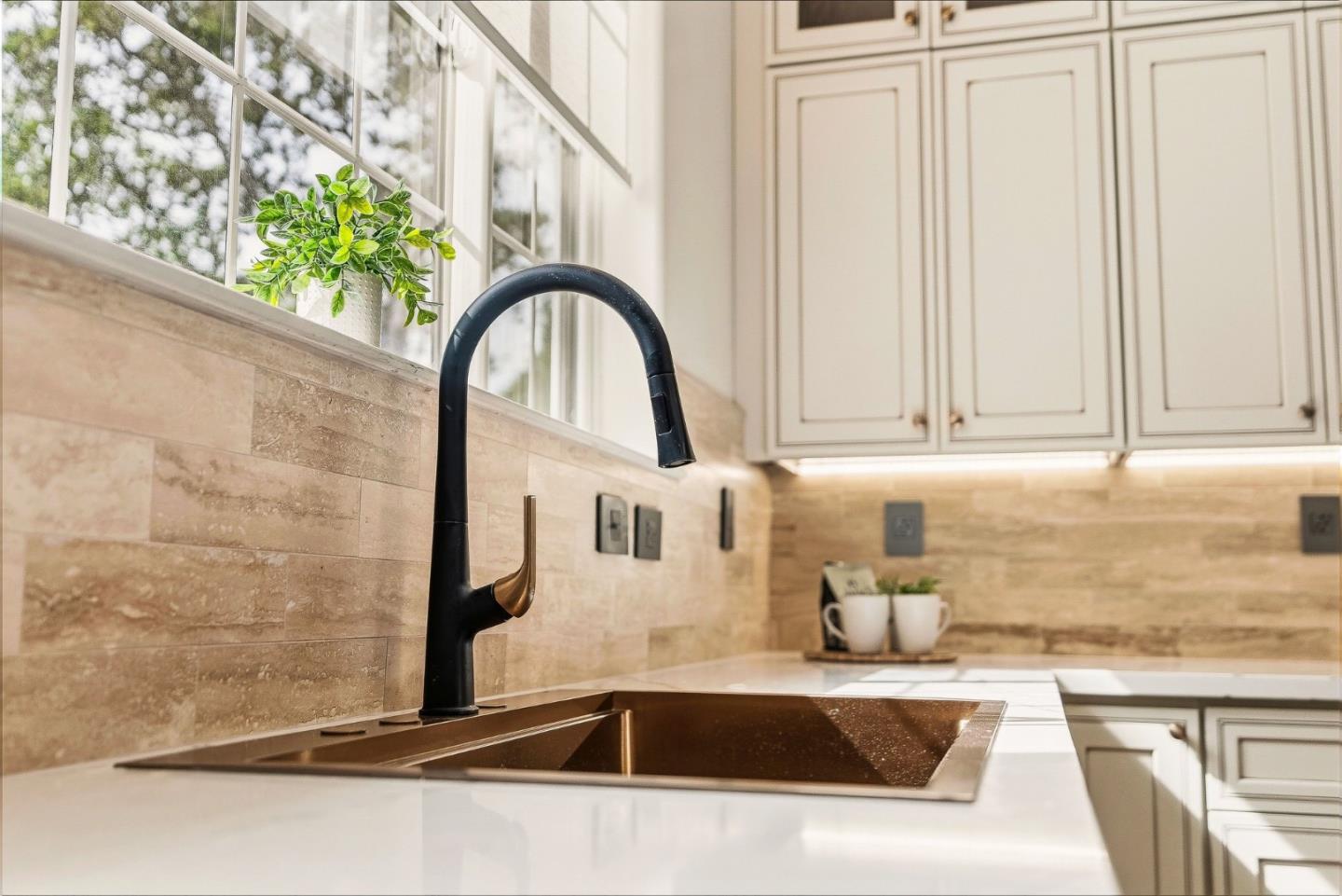 Detail Gallery Image 14 of 81 For 2565 Benson Ave, Santa Cruz,  CA 95065 - 6 Beds | 4/1 Baths