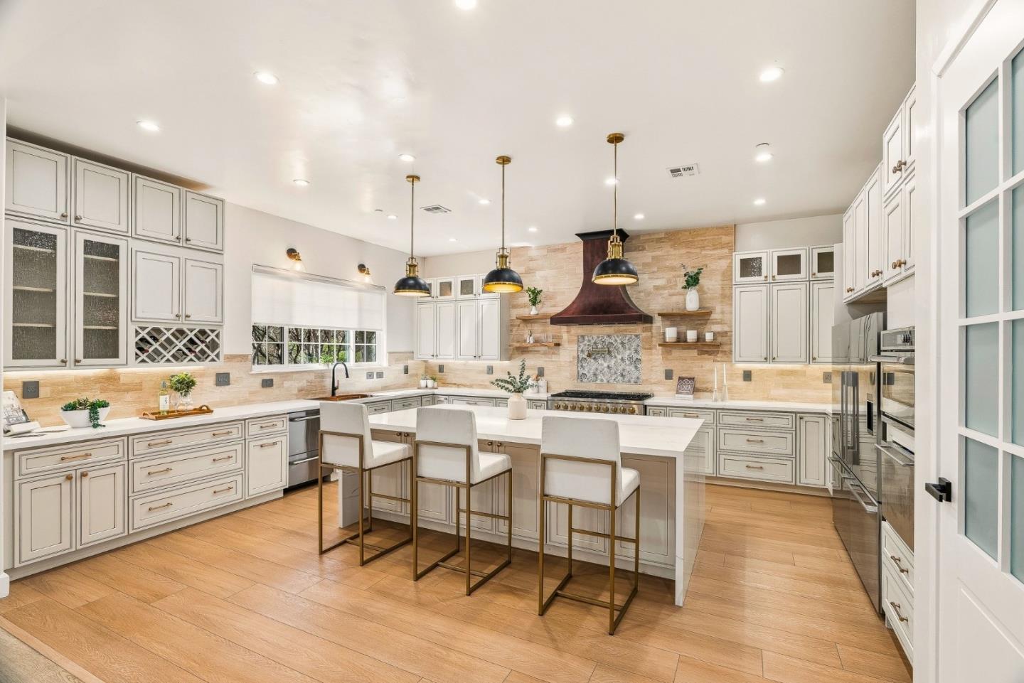 Detail Gallery Image 15 of 81 For 2565 Benson Ave, Santa Cruz,  CA 95065 - 6 Beds | 4/1 Baths